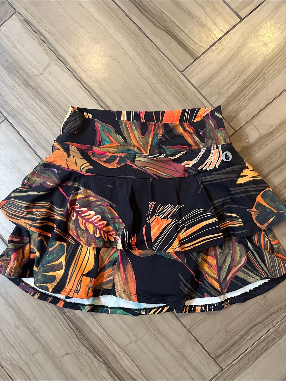 Dona Jo Tiered Black Tropical Floral-Print Tennis skirt size 1 (Small)